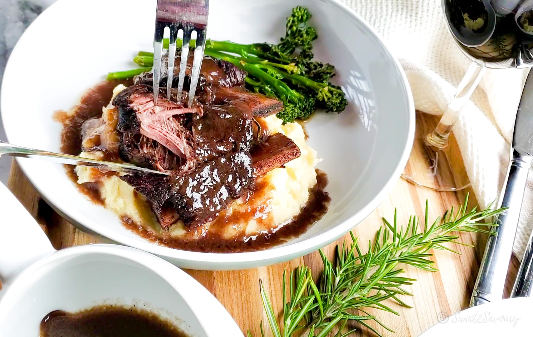 red wine braised beef short ribs with rosemary