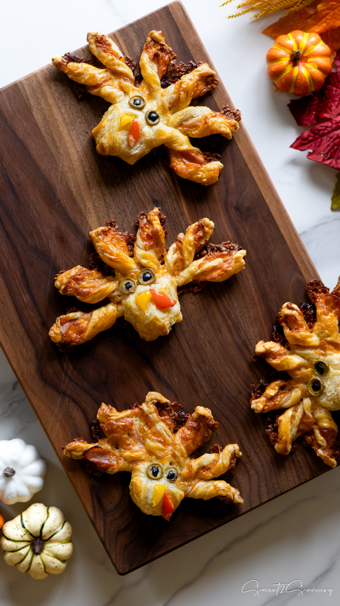 Easy Turkey-Shaped Ham and Cheese Puff Pastry Appetizer